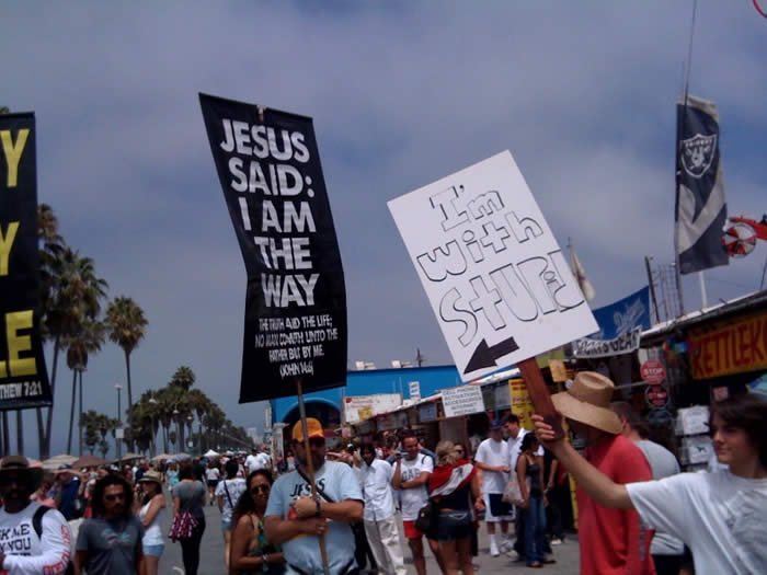 I'm with stupid - Venice beach right wing conservatives